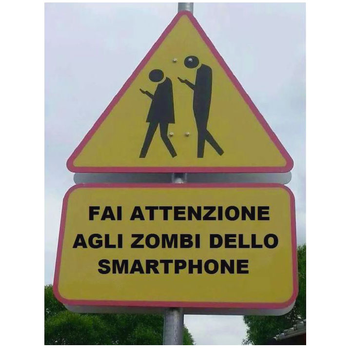 Cartello: attenzione agli zombie dello smartphone